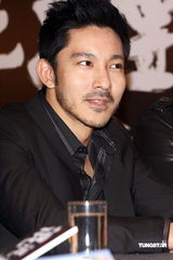 幻灯图：立威廉变形象扮混混 范逸臣演失意主唱