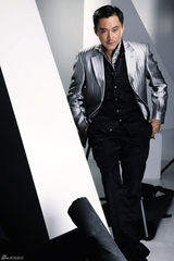 高清图：王斑全新写真酷劲十足 质感中显王者范儿