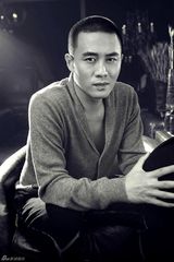 组图：杜淳拍黑白光影大片 化身非主流文艺青年