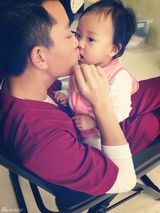 组图：贾乃亮与女儿私照曝光 帅爸萌娃超有爱