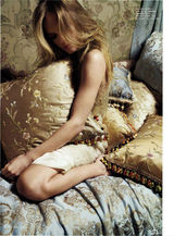 组图：名媛波茨沃斯复古写真曝光 演绎贵族奢华