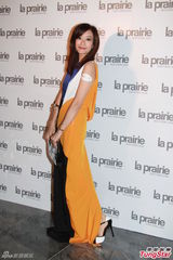 组图：赵式芝再陷同性情 与杨如芯亲密携手亮相