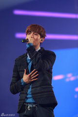 高清组图：东方神起香港火爆开唱 劲舞引疯狂