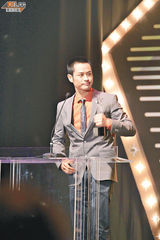 组图：胡杏儿马来西亚获视后不提姓名感谢黄宗泽