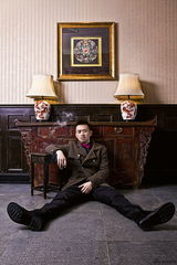 组图：王学兵张雯浪漫写真时尚复古风