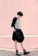 组图：时尚设计师夕又米街拍似潇洒美少年