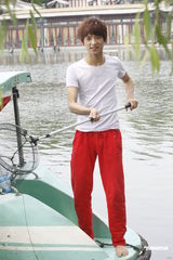 组图：新小虎队候选成员北上环保 不慎落水有惊无险