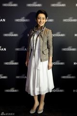 组图：秦海璐出席品牌活动时尚帅气