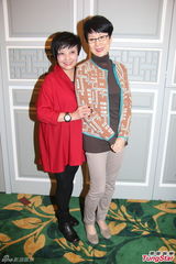 组图：白雪仙梅雪诗纪念任剑辉 贵气珠宝环身