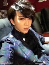 组图：好声音视觉美男梁君诺私照 网曝整容传言