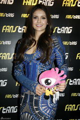 组图：《吸血鬼日记》女主角妮娜杜波夫专访