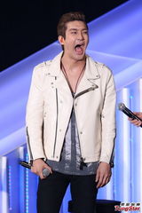 组图：SJ-M赴台中文大升级 动感舞曲High翻全场