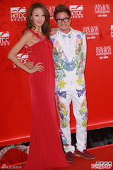 组图：李玟勤练瑜珈随时当妈 李克勤献处女走秀