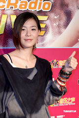 幻灯图：张悬抵京音乐Live 创作才女弹唱挥洒梦想