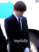 组图：SG Wannabe蔡东河出殡 家人与好友悲痛送别