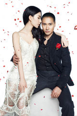 组图：何晟铭情人节大片玩穿越 揽古今三美艳福不浅