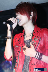 组图：韩国新人组合LED Apple举办首场单独演唱会