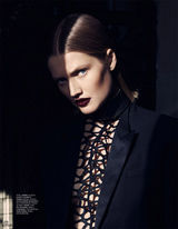 组图：小李超模女友妖媚大片 半裸上阵网眼遮体