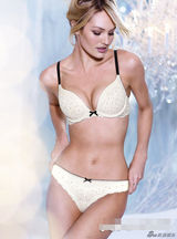 组图：超模坎蒂丝奢华内衣秀 半裸上阵薄纱裹胸