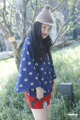 组图：《爱情面前谁怕谁》探班 霍思燕变可爱土著