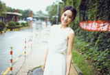 组图：屈玥夏日清凉写真曝光 白裙装清新惹人怜