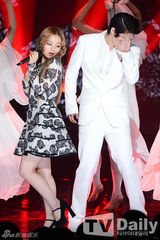 组图：INFINITE《音乐中心》夺冠 金素贤主持