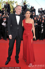 幻灯图集：乔治-卢卡斯杨紫琼捧场《华尔街2》首映