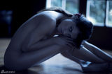 幻灯图：超模阿德瑞娜-利玛裸露上半身 性感登封面