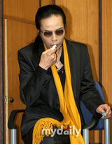 组图：金泰元等出席KBS《摇滚Rock乐》发布会