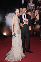 组图：金像奖红毯星光灿烂 众星持小新齐卖萌