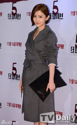 组图：金贤重李洪基等捧场《The Five》VIP试映