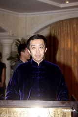 高清组图：“道哥”刘桦签约星皓获赠金饭碗 黄渤郭涛抵场祝贺