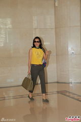 组图：最美婆婆朱玲玲三探俏儿媳 称已拍全家福