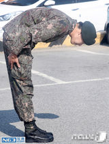 组图：池贤宇退伍变钢牙哥 女友未现身盼快复出