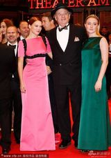 组图：柏林电影节开幕 《阿黛尔》赛杜粉裙熟女