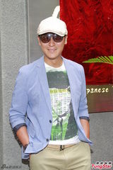 组图：陈浩民喜获麟儿 麦长青洪天明争相探望