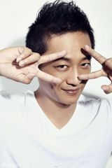 组图：陈昭荣熟男大片曝光 硬汉也走俏皮风