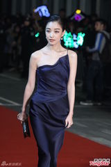 组图：张雨绮红裙明艳 高圆圆清新倪妮妩媚