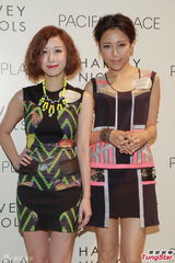 组图：胡杏儿大露背装亮相 陈展鹏关楚耀同场