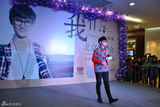 组图：段林希北京签售海外歌迷送温暖