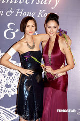 组图：陈豪和Amanda S出席活动 美女相伴笑开怀