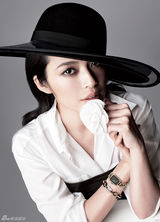 姚晨黑白系大片流光溢彩娴静自若