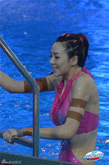 组图：星跳跃女星多款泳衣PK 周韦彤撞色性感