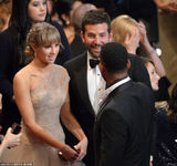 组图：奥斯卡现场另一面 颁奖礼成好友聚会