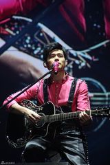 组图：周杰伦上海演唱会告捷 加安可歌曲显诚意