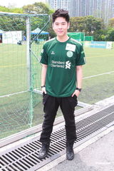 组图：霍启山助阵足球活动 许廷铿现场秀球技