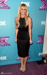 组图：布兰妮亮相美偶任评委 面容苍老甜姐儿不再