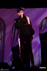 组图：郑丹瑞林珊珊开唱 感激林子祥叶德娴帮助