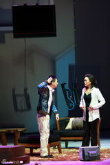 高清图：《陪我看电视》北京首演 呈现内地变迁