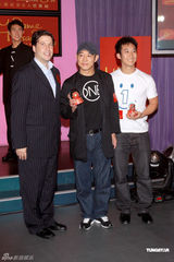 组图：李连杰亲手为其蜡像揭幕 呼吁大家参与慈善